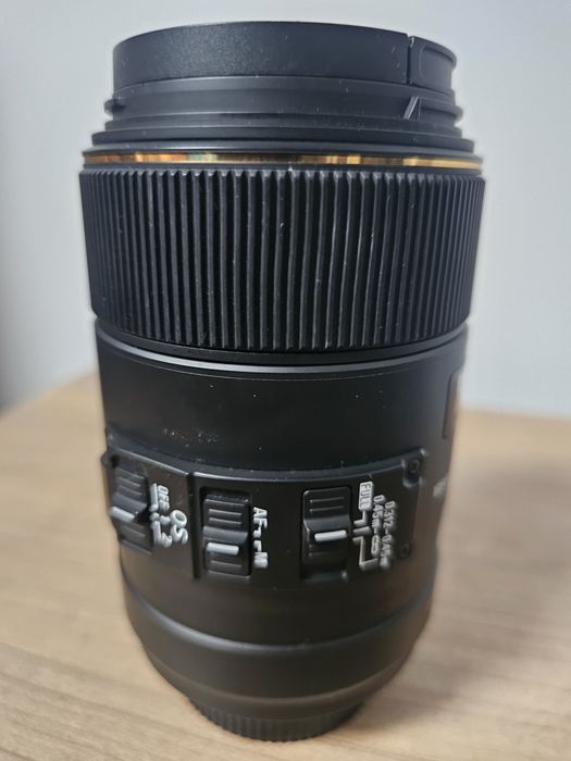 Obiectiv Sigma 105mm f/2.8 Macro