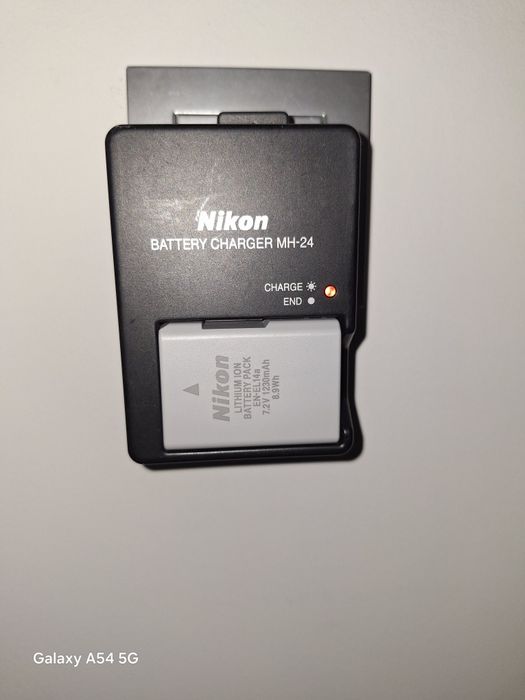 Фотоапарат Nikon D3300 пълен комплект с чанта