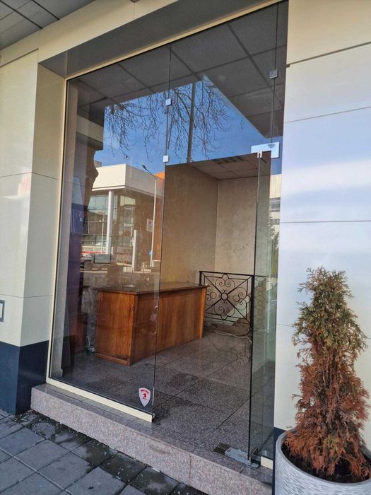 Дава се под наем Магазин в Пловдив, Христо Смирненски - 20 кв.м за 997.05 € - Снимка #1