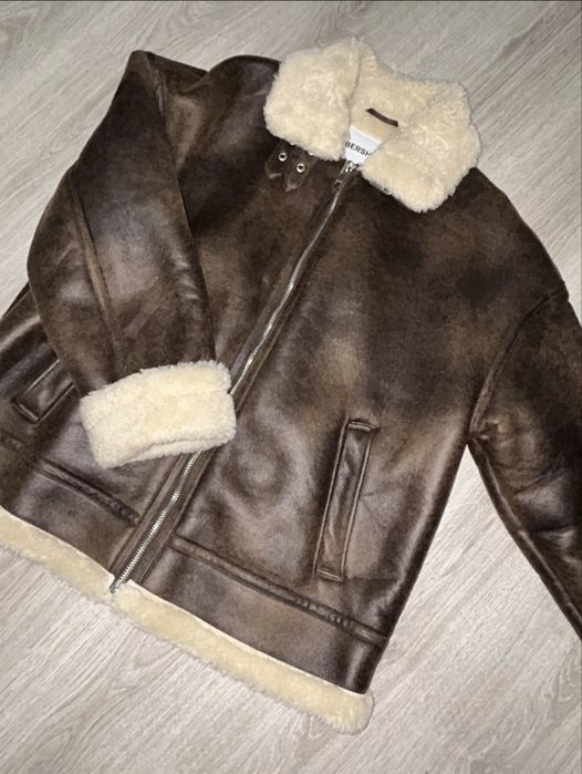 ЧИСТО НОВО Кожено яке Bershka с пух - Размер L (ТОП модел!)