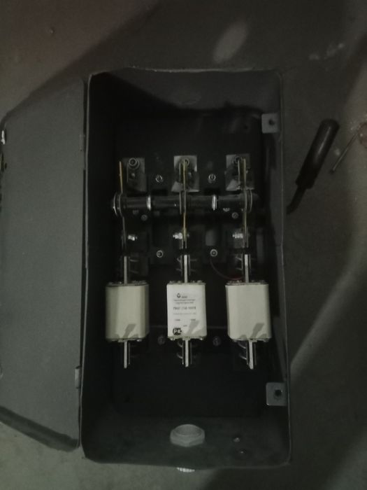 Продам  рубильник на 250А