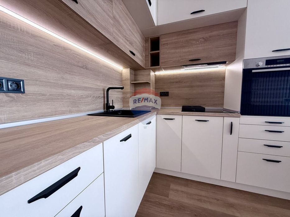 Продава се Тристаен апартамент в Варна, м-т Пчелина - 84 кв.м за 1458 €/кв.м - Снимка #4