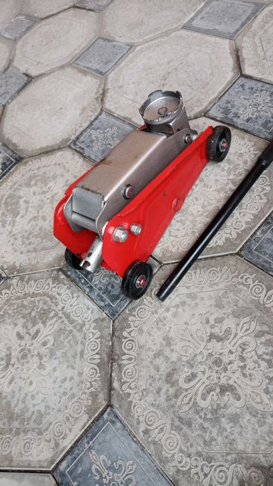 Акция домкрат 2.5 тон