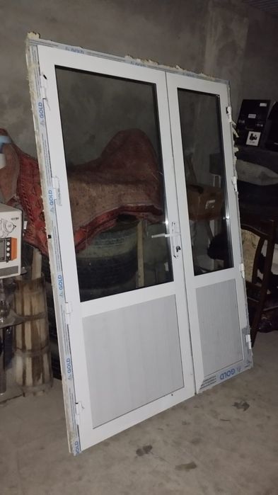 Дверь алюминиевая новая