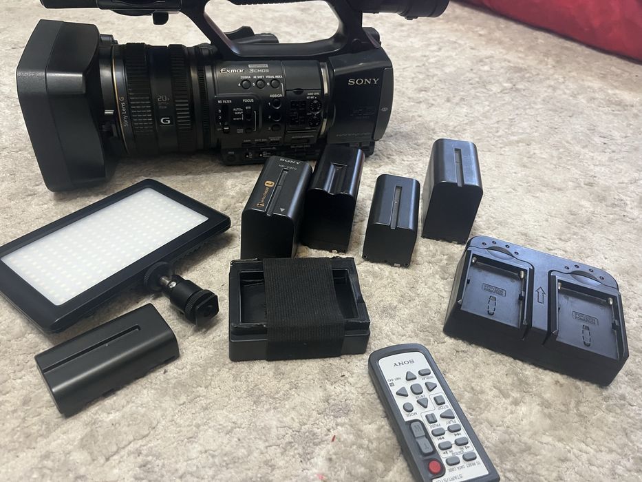 Camera Sony AX 2000