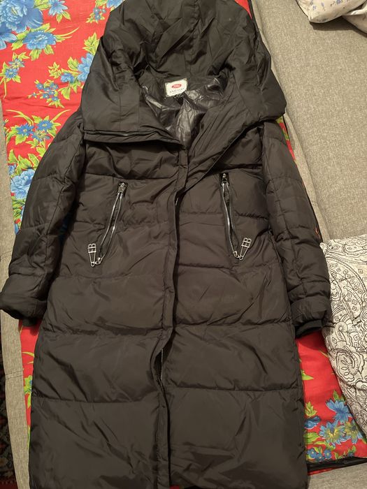 Куртка қара түсті