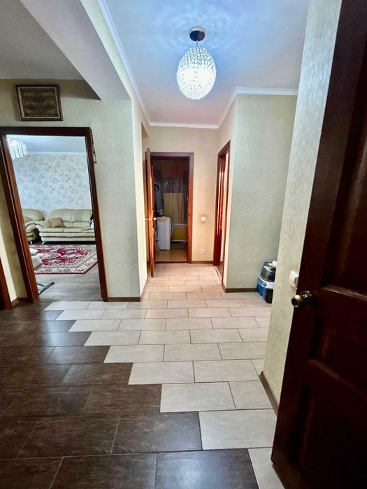 Продам трехкомнатную квартиру