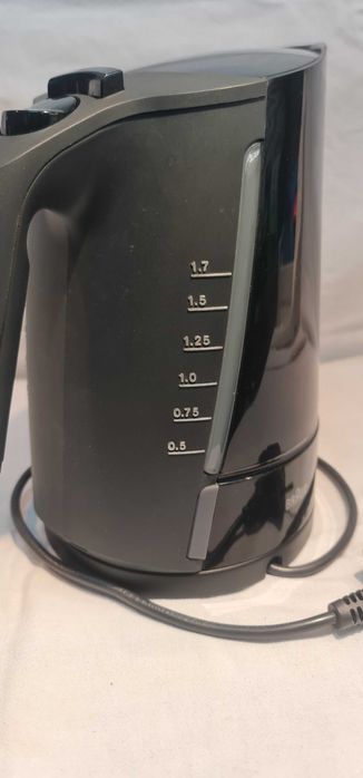 Електрическа кана за вода ,,Braun" WK300, 2200 W, 1.7 л, Черна