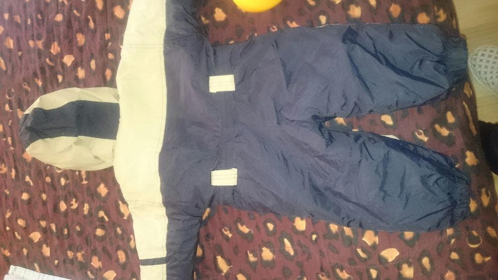 Детски космонавти и якенце