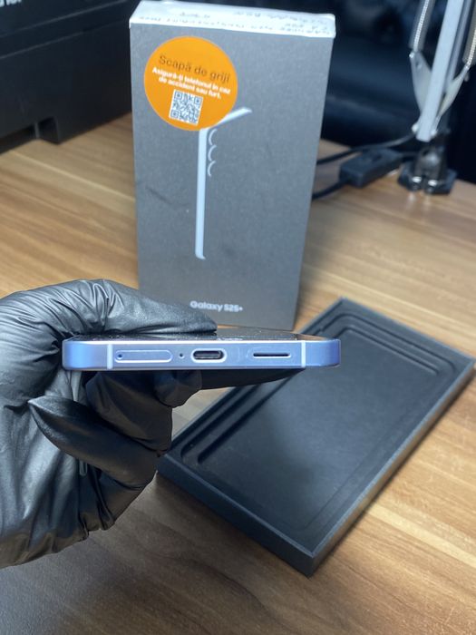 Samsung Galaxy s25 plus • 256 GB • Icy Blue