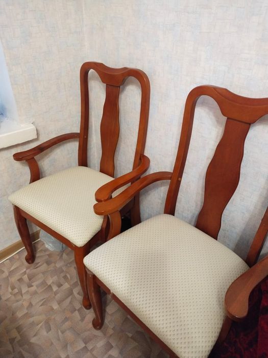 Стол обеденный гостевой