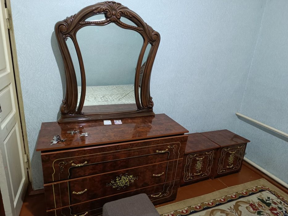 Продается Спальный гарнитур