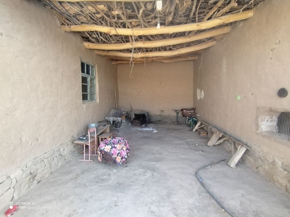 Uy sotiladi narxini kelishamiz