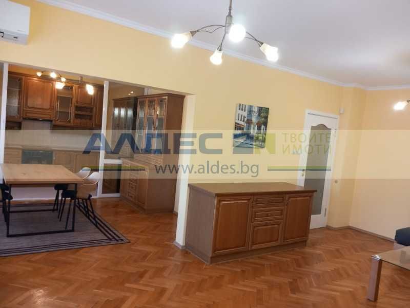 Дава се под наем Тристаен апартамент в София, Център - 107 кв.м за 1200 € - Снимка #2