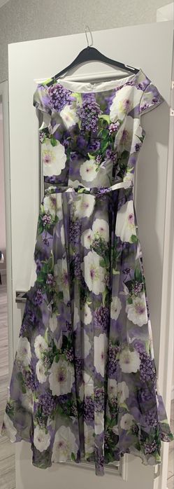 Платья вечерние