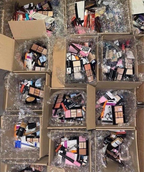 Lot 50 produse cosmetice de brand
