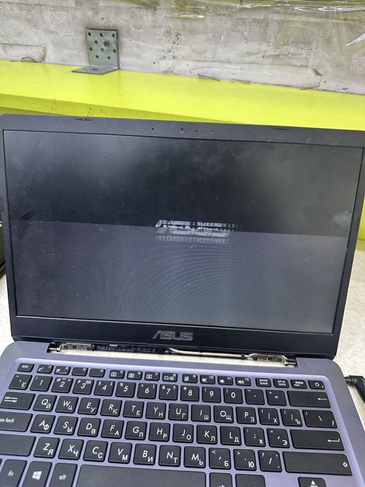 Продам ноутбук на запчасти