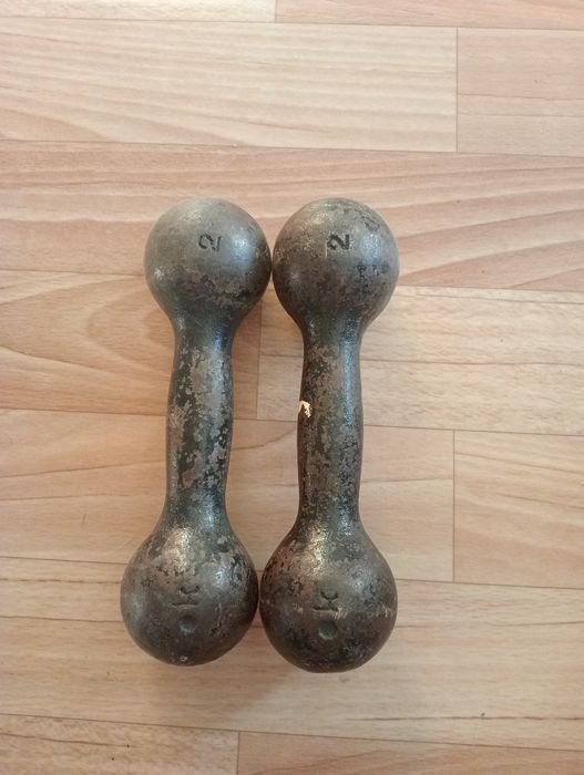 Продам две гантели.