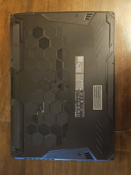 Vând  laptop ASUS TUF Gaming F 15  I 5 cu 8gb RAM și Windows 11 pro