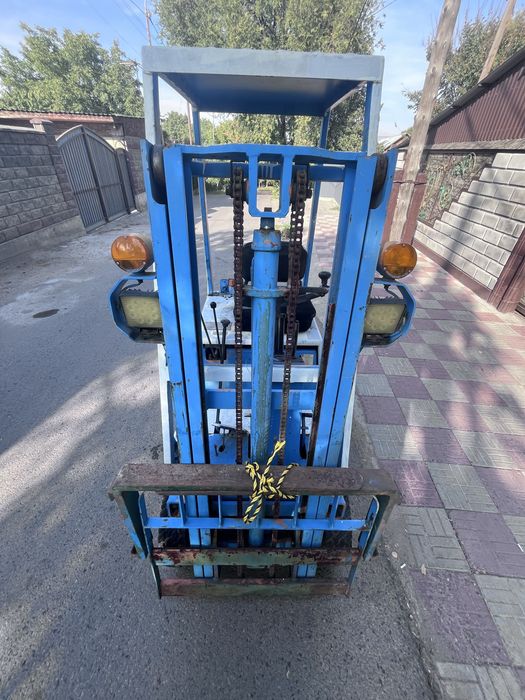 Вилочный погрузчик кара