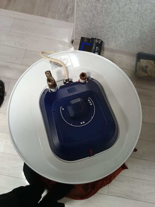 Продам водонагреватель Аристон