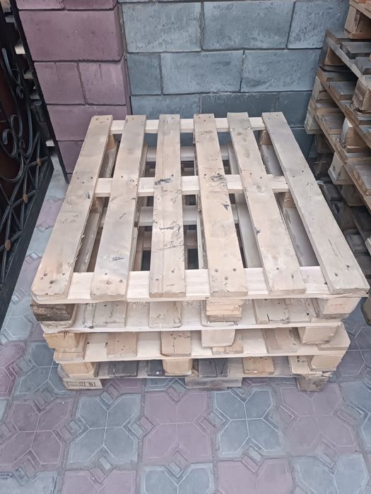 Поддоны палеты.      .