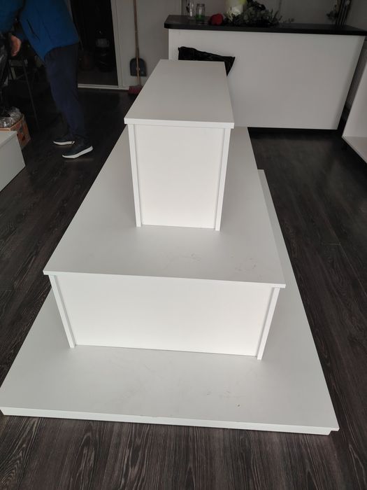 Vând mobilier ideal pentru florarie!Birou,Insula,suport vaze