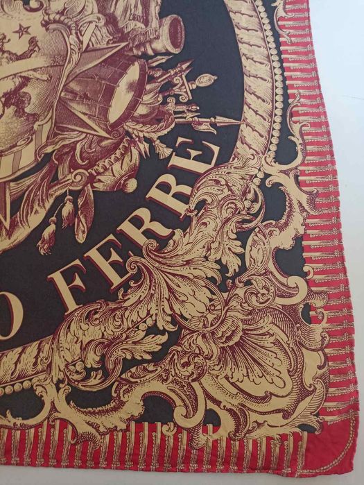 Автентичен шал GF Ferre