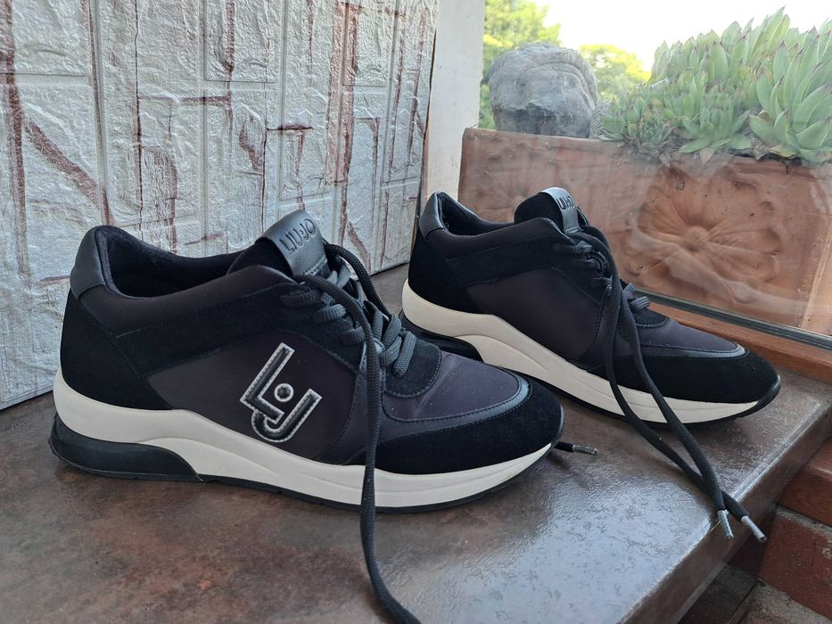 мъжки черни маратонки,кецове,спортни обувки,сникърси,ном 41/42 Liu Jo