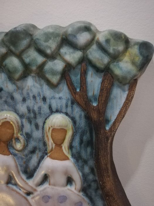 Много красива керамична картина.