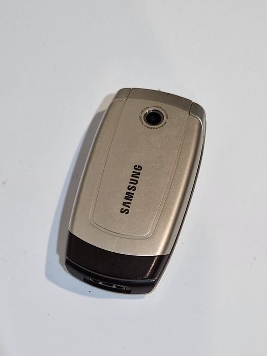 Telefon Samsung cu clapeta cu încărcător original