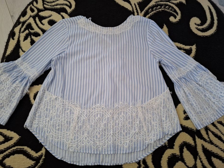 Страхотна блузка с дантели