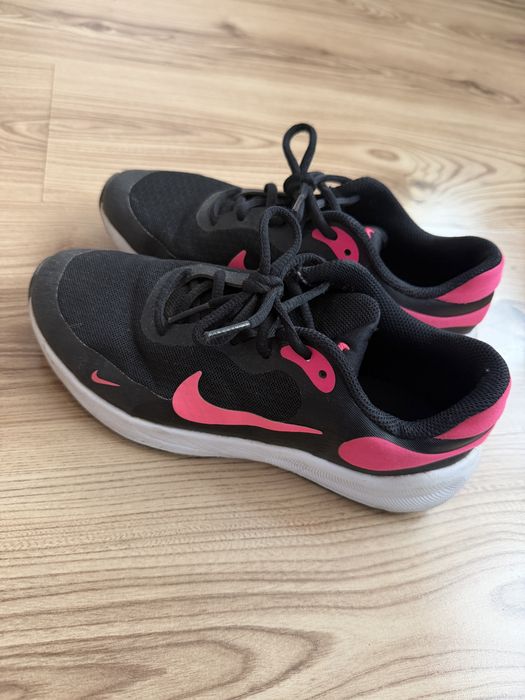 Маратонки NIKE и PUMA