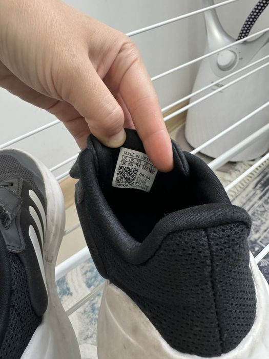 Продам кроссовки адидас 31р