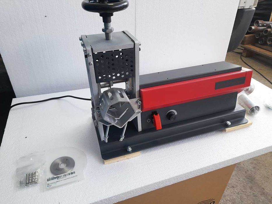 Нова професионална машина до ф57мм за белене на меден/ алуминиев кабел