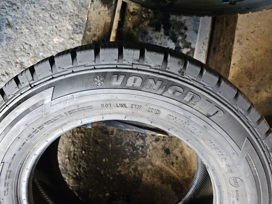 2 anvelope iarna 215 65 16C Semperit 8mm