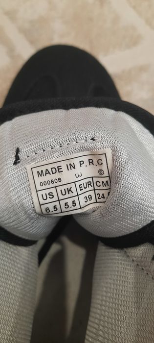 Продам обувь спортивную