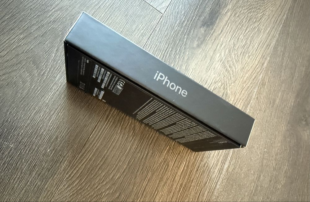 Cutie Ipnone 13 pro + cablu de date/incarcare rapida original, nou