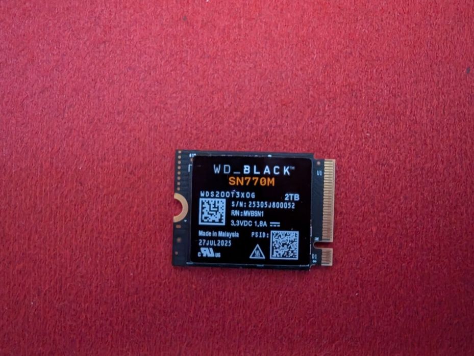 НОВ | WD Black SN770M 2TB | NVMe SSD диск Gen4 | скорост до 5150 MB/s | M.2 2230 | адаптер за M.2 2280