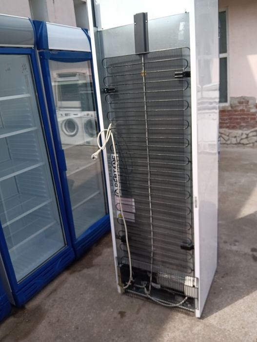 Вертикална плюсова хладилна витрина за бира, вода , безалкохолни напитки и други с 12 месеца гаранция!