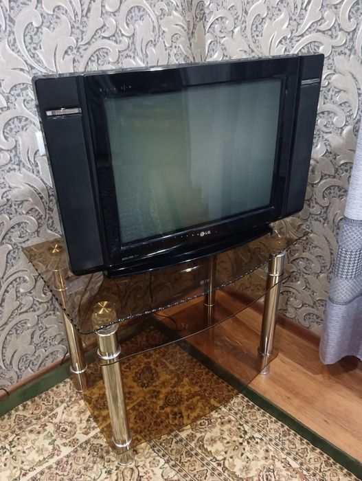 LG televezori. Padstavkasi bilan qo'shib beriladi!