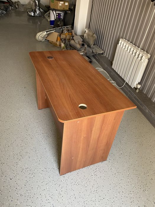 Стол офисный коричневый