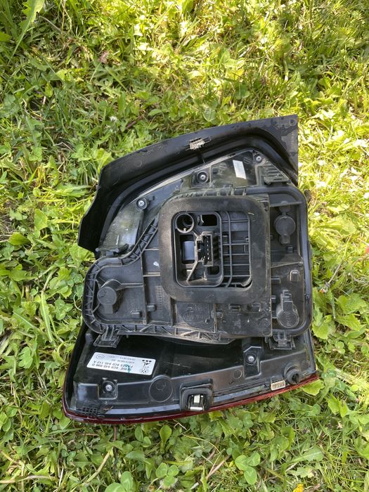 Фар и стоп за поло 6R 2016г. Десни