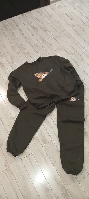 Продам спортивный костюм женский
