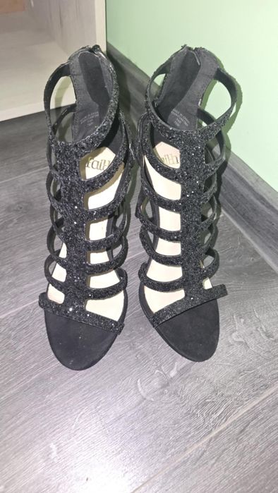 Черни  сандали на ток