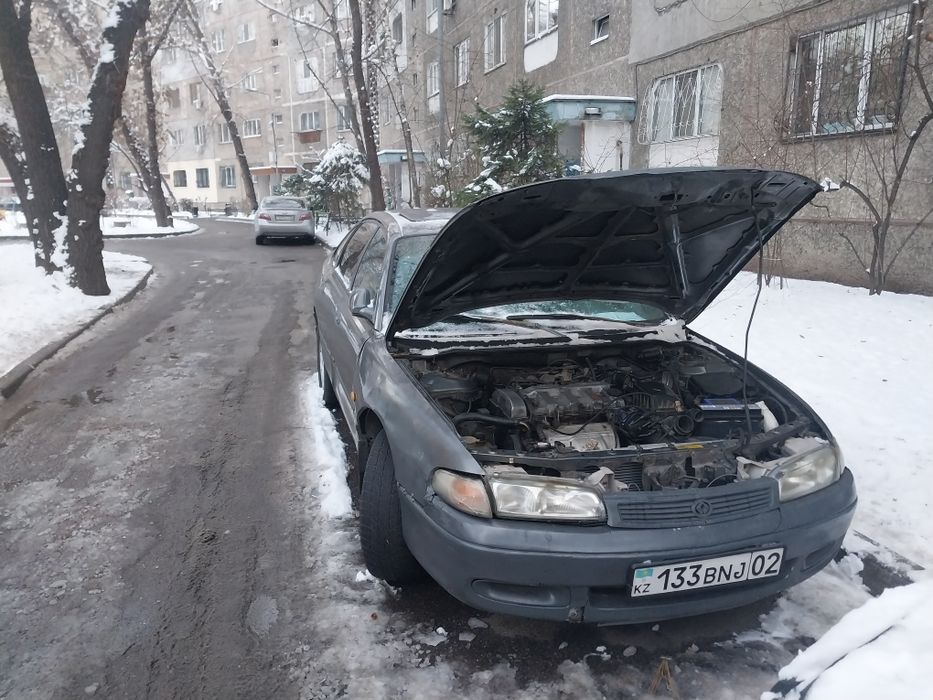 Срочно  продам  мазду кронус 626