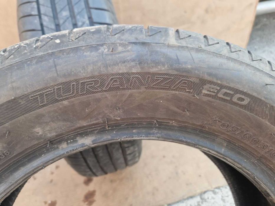 2 Bridgestone R16 205/60 Летни гуми  DOT4424