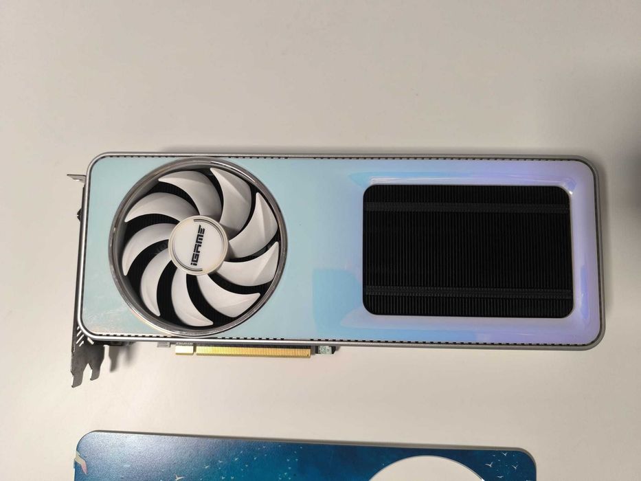 iGame GeForce RTX 3070 8GB – Ediție White Custom | Aspect Impecabil | Placă Video Premium