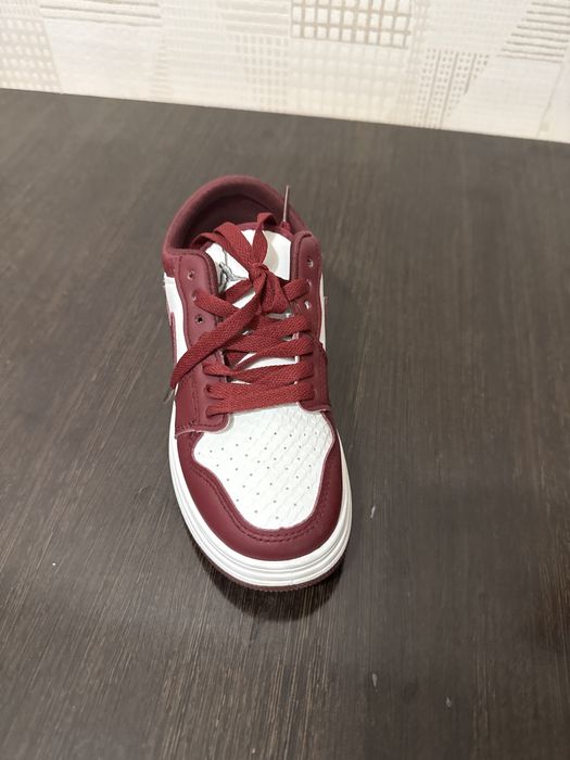 Продам кроссовки