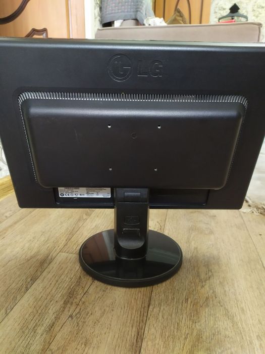 Монитор LG Flatron 19 дюймов